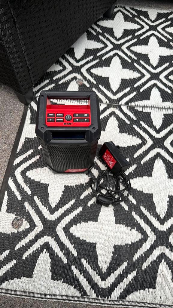 Milwaukee M12 RCDAB+-0 12V  accu radio Bluetooth DAB+ FM AM, Audio, Tv en Foto, Radio's, Zo goed als nieuw, Bouwradio, Met cd-speler
