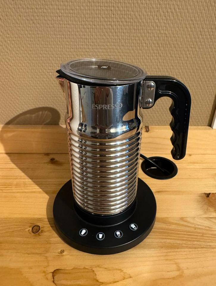 Nespresso Melkopschuimer Aeroccino, Witgoed en Apparatuur, Melkopschuimers, Zo goed als nieuw, Elektrische melkopschuimer, Ophalen of Verzenden