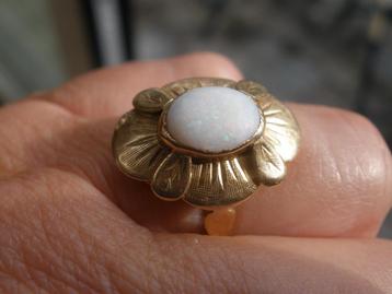 Gouden Ring met Opaal uit Zeeuwse boedel 14k beschikbaar voor biedingen