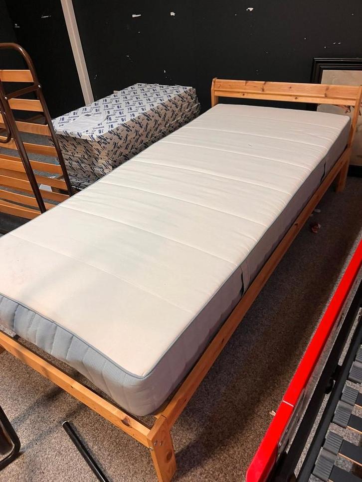 bedden, Huis en Inrichting, Slaapkamer | Bedden, Eenpersoons, 90 cm, Hout, Ophalen