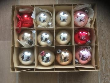 Mooie kerstballen, oud beschikbaar voor biedingen