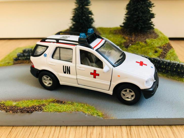 Cararama Mercedes UN Ambulance – 1/43, Hobby en Vrije tijd, Modelauto's | 1:43, Zo goed als nieuw, Auto, Overige merken, Ophalen of Verzenden