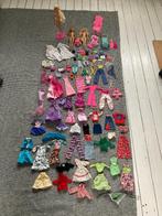 Barbies met heel veel kleding en accessoires, Ophalen of Verzenden, Gebruikt, Barbie