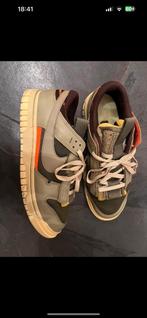 Nike Dunk Low Remastered Medium Olive, Overige kleuren, Nike, Ophalen of Verzenden, Sneakers of Gympen