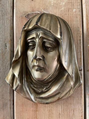 Mooie vintage metalen plaquette. Hoofd van Madonna / Maria. beschikbaar voor biedingen