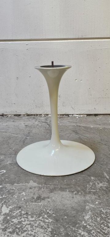 Tulpvoet Saarinen stijl voor salontafel of bijzettafel beschikbaar voor biedingen