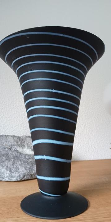 Hand vervaardigde glazen design vaas (Unknown designer) beschikbaar voor biedingen