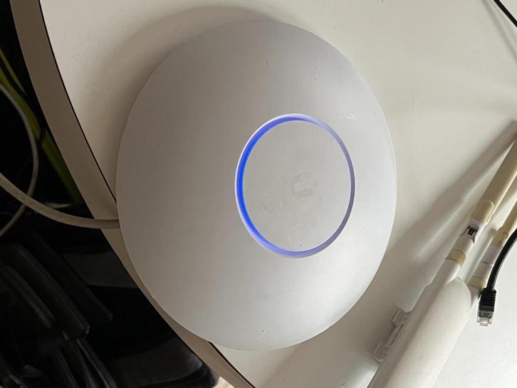 UniFi AP AC Pro, Computers en Software, Accesspoints, Gebruikt, Ophalen of Verzenden
