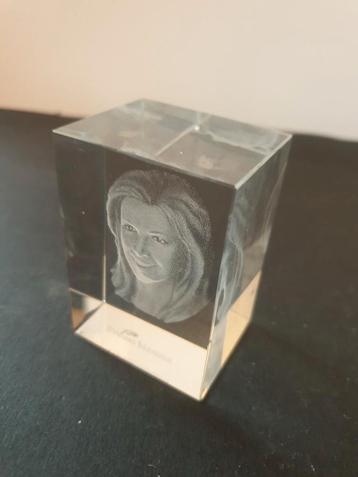 Glazen presse papier van Maxima zgan. 5 x 4 x 7 cm.   beschikbaar voor biedingen