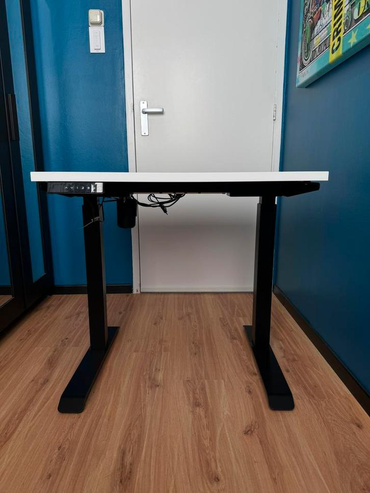 Elektrische zit-sta bureau en bureaustoel, Huis en Inrichting, Bureaus, Zo goed als nieuw, In hoogte verstelbaar, Ophalen