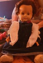 Oude pop met babyjurkje en vestje, Ophalen of Verzenden