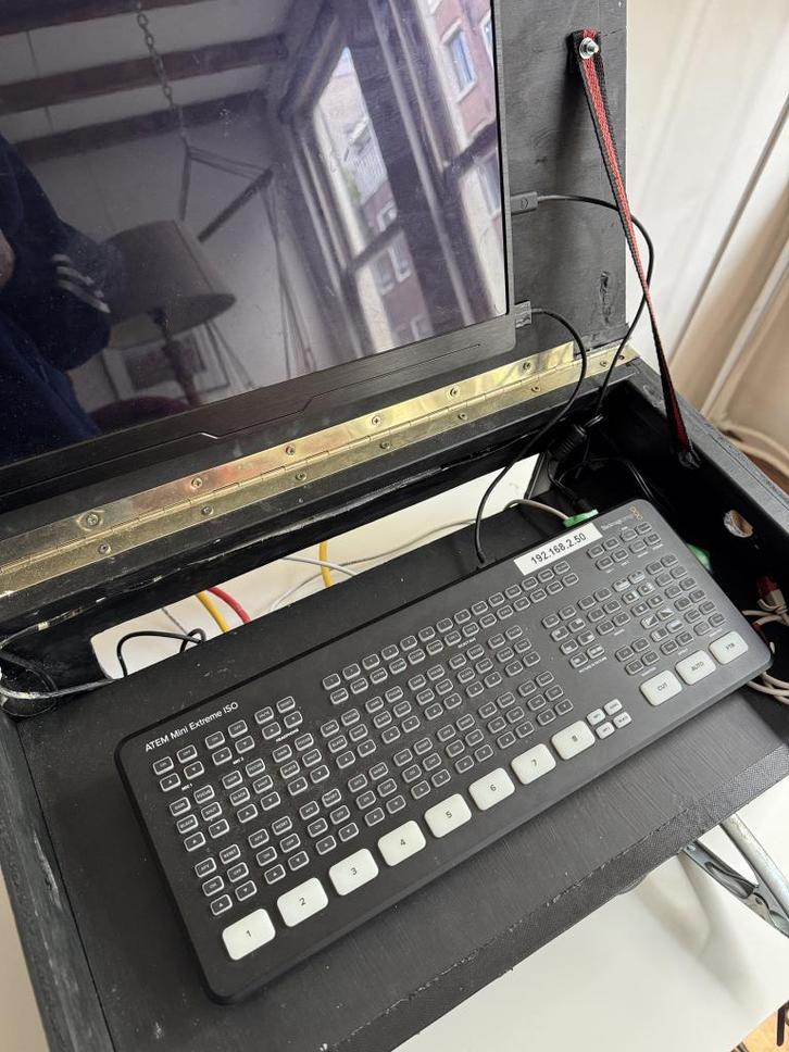 Atem Extreme ISO met switcher, router, scherm & wifi router, Audio, Tv en Foto, Professionele Audio-, Tv- en Video-apparatuur