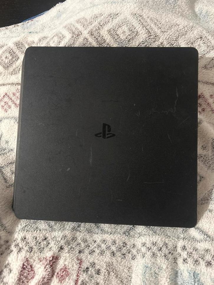 PS4 Slim met controller en games - Ruilen voor DJ deck, Spelcomputers en Games, Spelcomputers | Sony PlayStation 4, Gebruikt, Slim