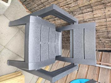 Plastic stoelen 6 stuks  beschikbaar voor biedingen