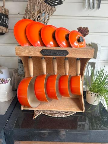 Le Creuset 5 delige pannenset incl deksel en kast nieuw beschikbaar voor biedingen