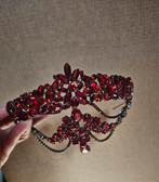 Rode Tiara / hoofdaccessoires, Sieraden, Tassen en Uiterlijk, Broches, Ophalen of Verzenden, Zo goed als nieuw, Rood, Overige materialen