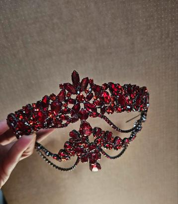 Rode Tiara / hoofdaccessoires / Kına tacı  beschikbaar voor biedingen