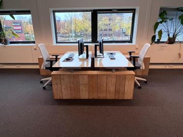 Glazen bureau met nette steigerhoute frames beschikbaar voor biedingen