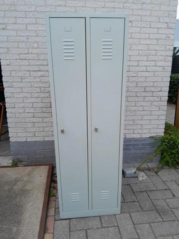 2 deurs lockerkast  beschikbaar voor biedingen
