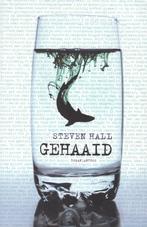 GEHAAID – Steven Hall, Gelezen, Ophalen of Verzenden, Europa overig, Steven Hall