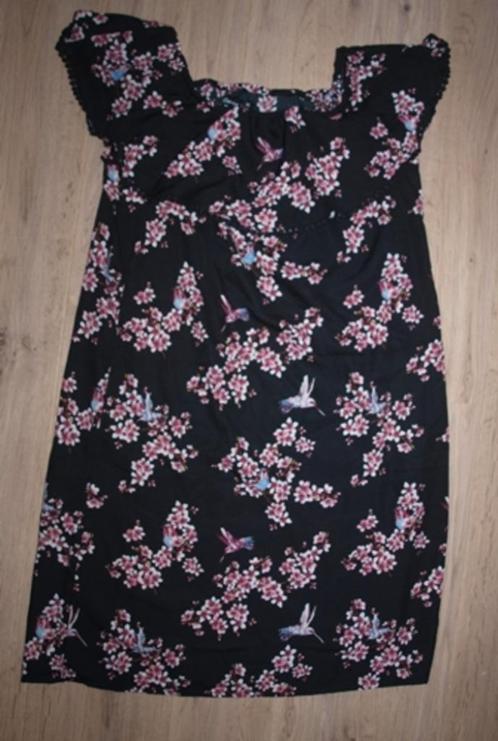 Zwarte Jurk met Bloemen en Vogels van Jean Pascale (38), Kleding | Dames, Jurken, Zo goed als nieuw, Maat 38/40 (M), Zwart, Knielengte