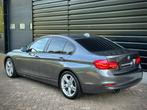 Bmw 3-serie 320i AUT|SPORTLEER|CAMERA|CARPLAY|HiFi, Auto's, BMW, Automaat, 1998 cc, Achterwielaandrijving, Euro 6