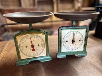 2 Vintage weegschaaltjes beschikbaar voor biedingen