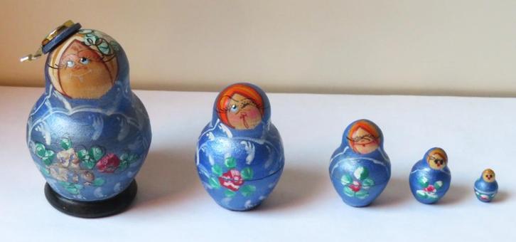 Matroesjka / Baboesjka 5 houten beschilderde poppetjes KAR, Verzamelen, Poppetjes en Figuurtjes, Ophalen of Verzenden