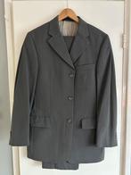 Kostuum 2 delig donkergrijs met krijtstreep, Ophalen of Verzenden, Zo goed als nieuw, Maat 46 (S) of kleiner, Grijs