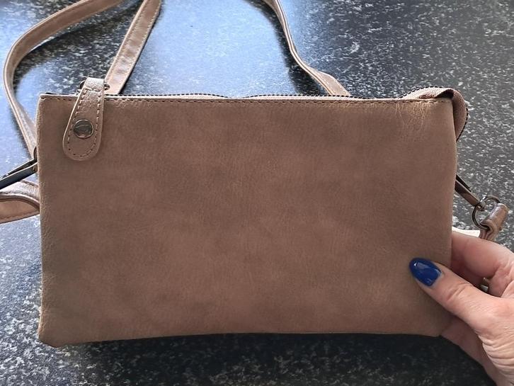 Klein damestasje/schoudertasje (NIEUW)., Sieraden, Tassen en Uiterlijk, Tassen | Damestassen, Nieuw, Schoudertasje, Beige, Ophalen of Verzenden