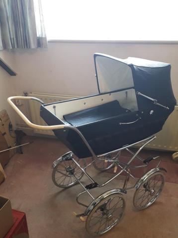 Mooie jaren 60 kinderwagen met winter- én zomerzitting! beschikbaar voor biedingen