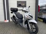 Suzuki Sixteen 150 | Motorscooter | Grijs | NL | A2, Motoren, Motoren | Suzuki, 156 cc, Scooter, Bedrijf, Minimaal motorrijbewijs A2
