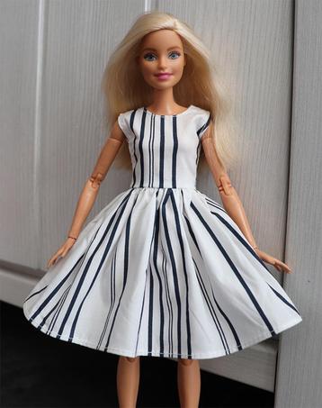 Barbie kleding nieuw - Korte jurk strepen wit zwart Model 2 beschikbaar voor biedingen