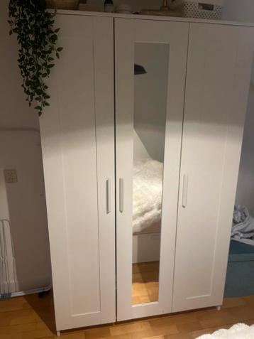 Witte Ikea Kast - Ruimtebesparend en Stijlvol - afbeelding 1