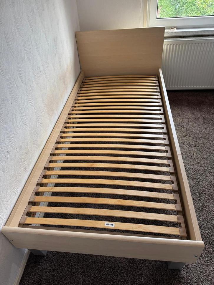 Eenpersoons bed, Huis en Inrichting, Slaapkamer | Bedden, Zo goed als nieuw, Eenpersoons, 90 cm, Hout, Wit, Ophalen