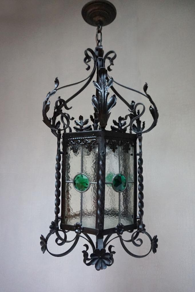 Grote antieke hallamp/ hanglamp in ijzer en glas in lood, Huis en Inrichting, Lampen | Hanglampen, Gebruikt, Minder dan 50 cm