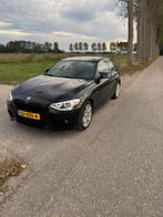 BMW 114i M pakket | Leder | Carplay, 1-Serie, USB, Achterwielaandrijving, Zwart