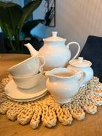 Porseleinen thee set wit theepot kop en schotel, Antiek en Kunst, Antiek | Servies compleet, Ophalen