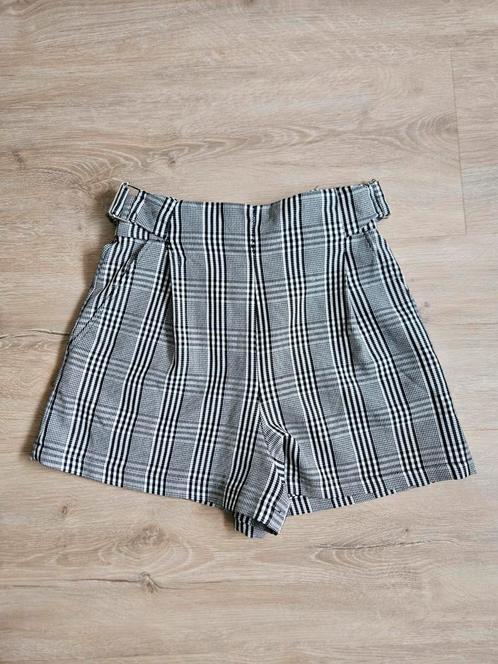 Leuk short! Maat XS., Kleding | Dames, Broeken en Pantalons, Zo goed als nieuw, Maat 34 (XS) of kleiner, Zwart, Kort, Ophalen of Verzenden