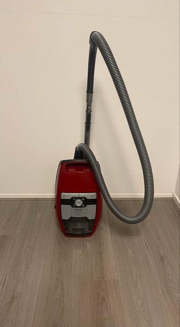 Miele Blizzard CX1 Red EcoLine Stofzuiger beschikbaar voor biedingen