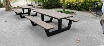 Picknicktafel met stalen frame en houtcomposiet planken beschikbaar voor biedingen