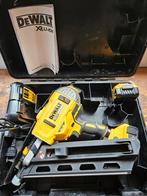 Dewalt DCN692 Accu Tacker met 2 Accu's en Lader, Ophalen of Verzenden, Gebruikt
