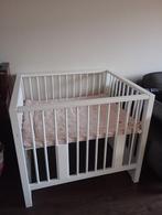 Vierkante witte box met 2 boxkleden, Ophalen, Gebruikt, Vierkant, In hoogte verstelbaar