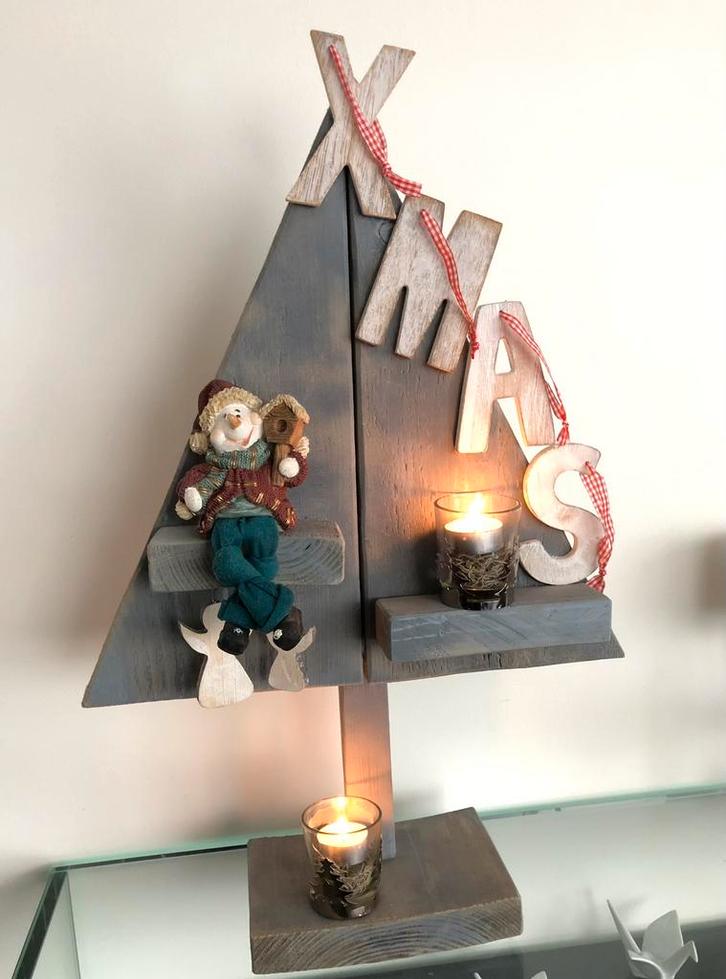 Houten kerstboom 62cm met sneeuwpop, engeltjes, theelichtjes, Diversen, Kerst, Zo goed als nieuw, Ophalen