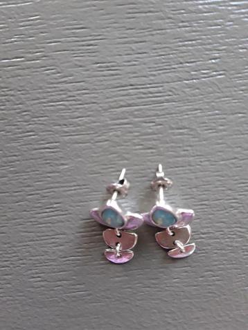 Zilveren Oorstekers met Groene Steentjes beschikbaar voor biedingen