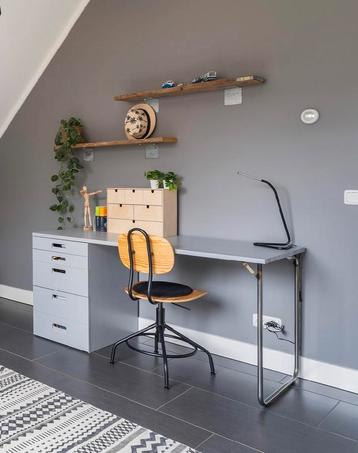 Grijs bureau metaal vt wonen beschikbaar voor biedingen