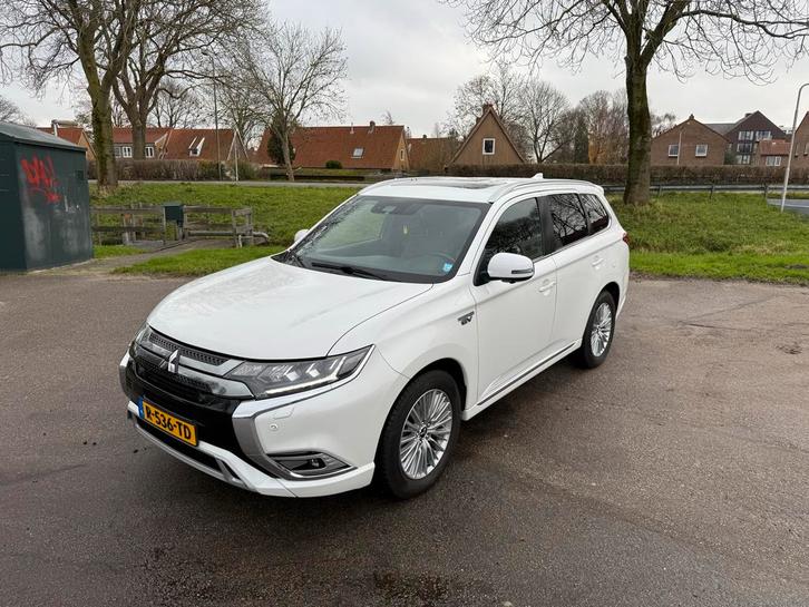 Mitsubishi Outlander 2.4 Dohc Mivec Phev 240pk 4WD Aut 2018, Auto's, Mitsubishi, Particulier, Outlander, Hybride Elektrisch/Benzine