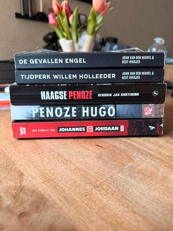 Dutch crime boeken (Haagse penoze, Jordaan, Hugo, Holleeder) beschikbaar voor biedingen