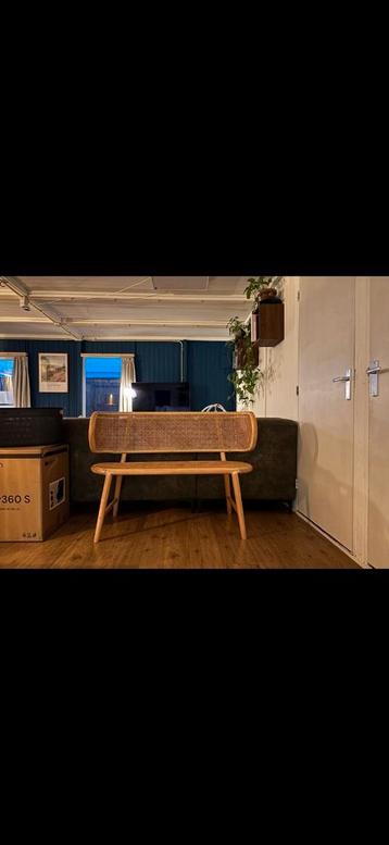 Rotan bankje beschikbaar voor biedingen