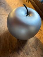 Zilverkleurige Decoratie Appel - Binnen/Buiten. 60 cm hoog, Ophalen of Verzenden, Nieuw, Kunststof, Abstract beeld
